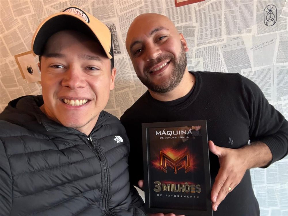 Plaquinha de 3 milhões com o Julian presencialmente