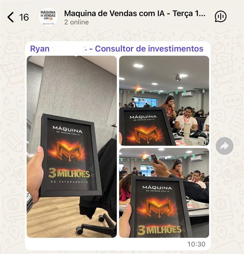 Ryan com a plaquinha de 3 milhões no evento