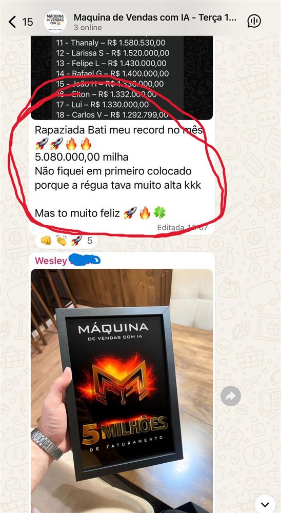 Wesley Brasil com a plaquinha de 5 milhões